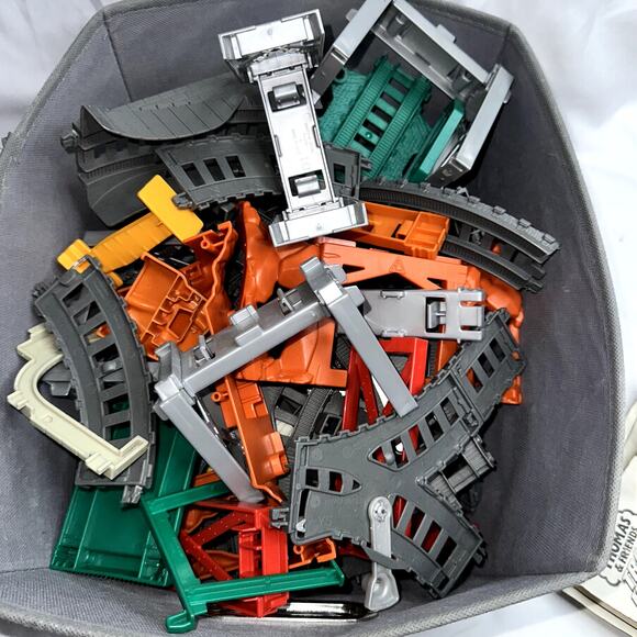 Thomas & Friends Trackmaster Motorized Railway Train 5-IN-1 Track Builder Set - Picture 3 of 4